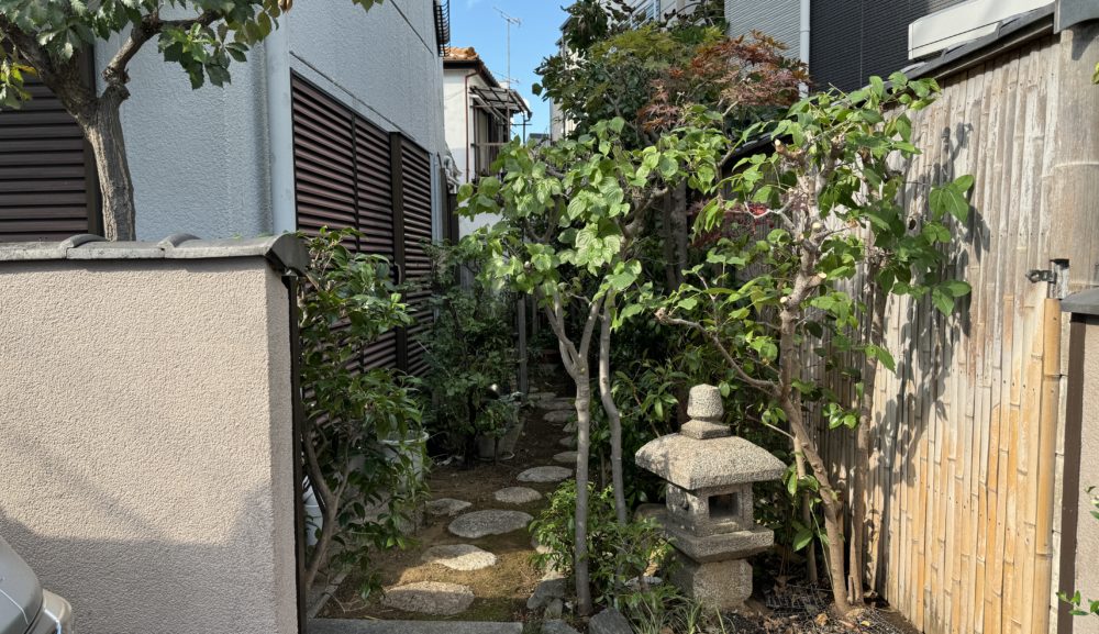 【施工事例】<br>低木・中木剪定、除草